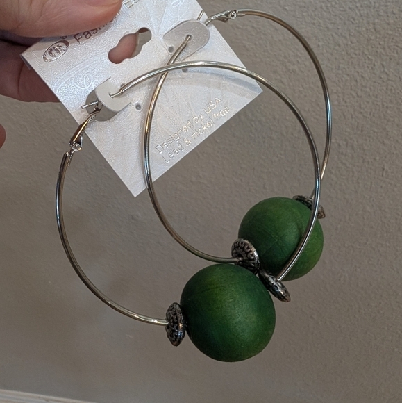 Hoop Earing with Acrylic Beads 3" - Picture 1 of 7
